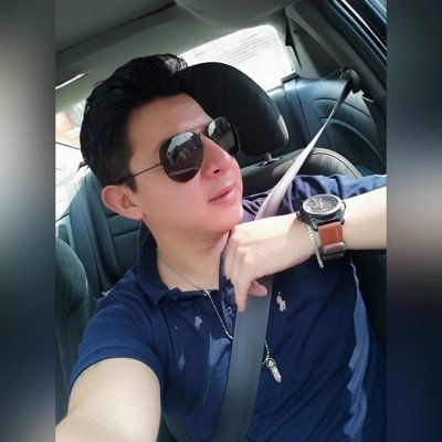 No te quejes, recuerda que naciste desnudo, entonces ese pantalón y esa camisa que llevas, ya son ganancia.