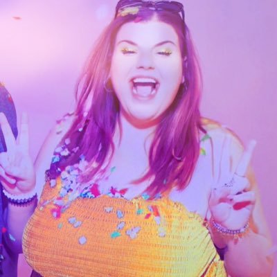 zoemoonmartin's profile picture. If you or a loved one has ever had to meet me in real life, you may be entitled to financial compensation ✌🏻