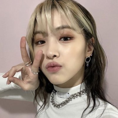 Artist | She/Her | I’m 19 | White kpop and genshin fan (sorry)