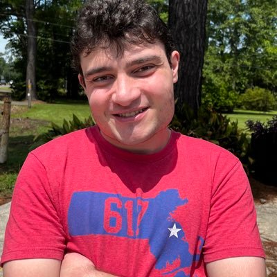 Justin, a 22q advocate and online influencer