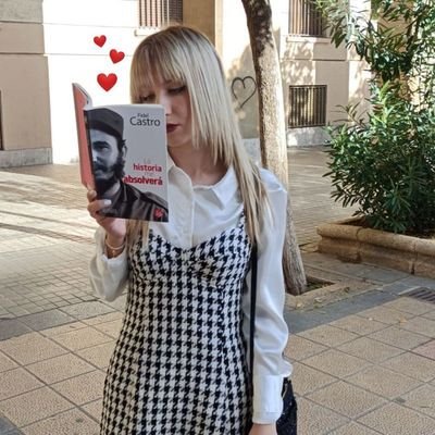 sandraseb_'s profile picture. Militante de IU. Socióloga de las Políticas Públicas y trabajadora social. 🌱🔻