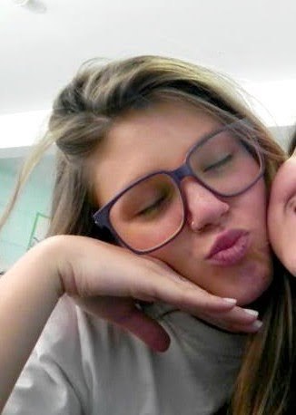 Libriana, adoro estrelas, amo meus pais e irmãos, adoro viajar, follow meee s2
