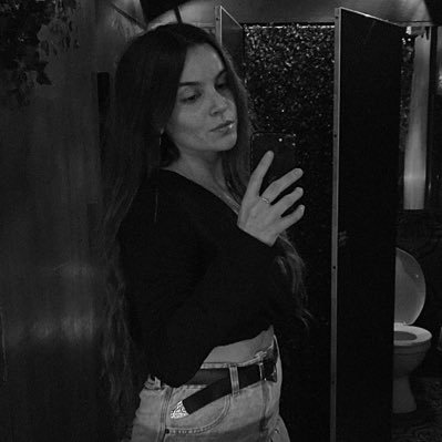 Micaelai10's profile picture. 