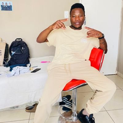 2904Sbusiso's profile picture. 