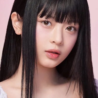 ୨୧ ꒲ — soft beautiful porcelain doll, fragile pale arms; loving doll eyes with a colorful mind. o' shy little creature's zone! ⊹꒱ ♡ #Cyber