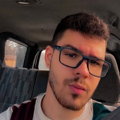 Hungarian 22 y.o csgo AWPer and verified @twitch streamer.