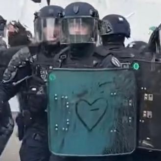 AgentPaix's profile picture. Alterne sérieux et second degré (faudra vous y retrouver)