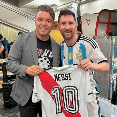 AguusLarsen's profile picture. De River, como Marcelo Gallardo 🐔