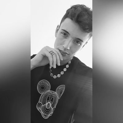 jusnavy98's profile picture. 24- near Berlin- LGBTQ🦄- Nurse🧚‍♂️
