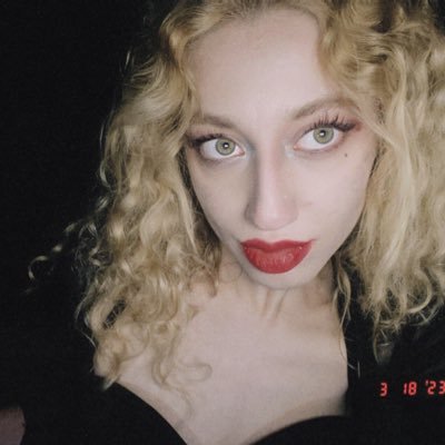 ozgeyli's profile picture. miuw