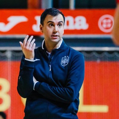 Twitter Oficial de Albert Canillas. Seleccionador Sub-19 y categorías inferiores de la @SeFutbol. Antes @FCBfutbolsala y @peniscolafs. Nivel III