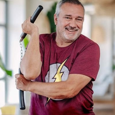 Jornalista 🌐 Estrategista de Marcas®️ Professor Universitário 🔦 Instrutor de Taekwondo🥋 Ph.D em Ciências da Comunicação🎓
Português pé-vermelho 👣