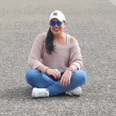 Amante de mi familia, Yankeeluxa y amante del deporte, bullosa y hablo mucho.... me fascina tener amigos y odio la hipocresía....