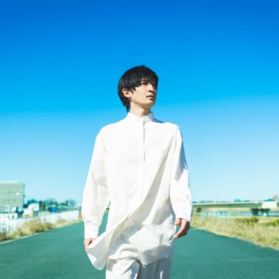 茨城県 『WARPHOLL』 BONSAI MUSIC ENT. 所属 2023.6/25MINI ALBUM『You are...』発売中。1stALBUM『灰色の空と赤き太陽』発売中。次回公演4/20(土)水戸SONIC