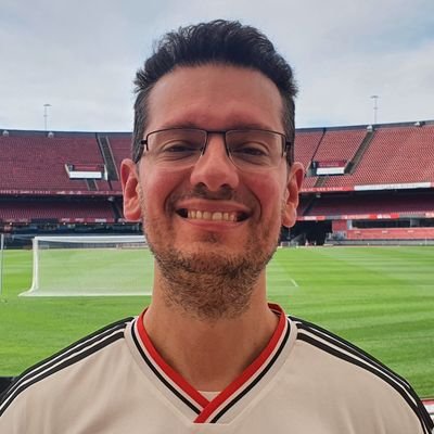 Writer, tech advisor, Java developer currently working as a software architect and studying at ITA. I love going to the gym and playing basketball.
