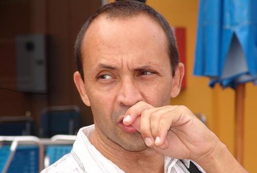 Música...profesor guiarra clásica... jazzista...fotógrafo aficionado y sentido común.