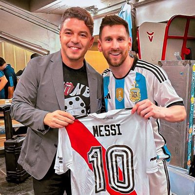 Lionel Andrés Messi es el mejor jugador de la historia del fútbol.