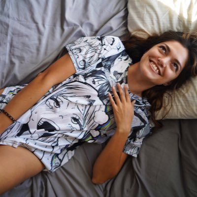 littleweeden's profile picture. a hopeless romantic that feeds off of love, equality & nudity ~ she/her