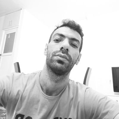 پشت سر دوستان و چاقوها روبه رویم سپاه پرروها
عرزشی⛔⛔⛔⛔