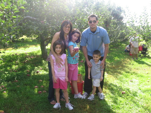 sandycneves's profile picture. mom of 3 beautiful children, hairstylist