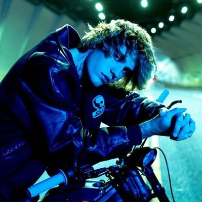 aliensdoexistz's profile picture. stepping into my 20's still having teenage dream :)
