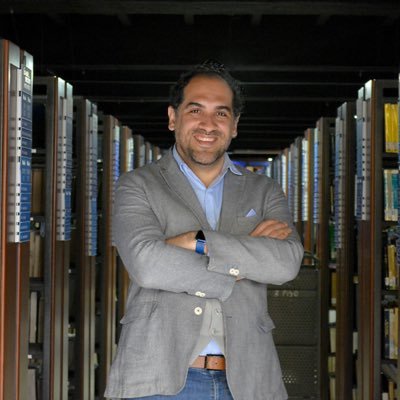 Apasionado por la innovación, por la tecnología y descubrir nuevos mundos cada día, además me divierto como Director del Sistema de Bibliotecas Javeriano