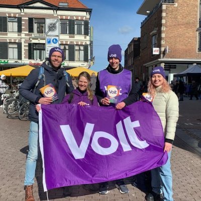 Arnhem-Nijmegen van @voltnederland en @volteuropa. Denk Europees, doe lokaal! 💜⚡ Pragmatisch; Positief; Progressief. Mail arnhem-nijmegen@voltnederland.org!