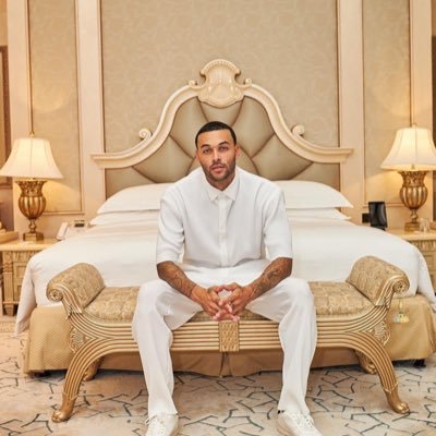 DonnyB1993's profile picture. God 1st. Fan of Don Benjamin. My name is Esperanza My family and I are from Puerto Rico 🇵🇷 At 3:33 P.M on 6/1/2022 Don followed ME!!! FEMALE running this page