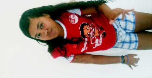 tenho 12 anos sou estudante, sou twitteira e Feliz  Prazer ...
LuanSantana (L)
