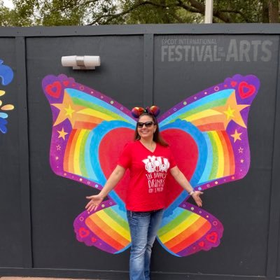 LizHashtag's profile picture. 