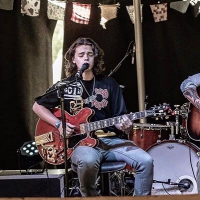 17 yr Singer Songwriter @jackandtimofficial support by - @gibsonguitar @seelectronics @acscustom @ernieball NEW SINGLE OUT NOW - HUMMINGBIRD 🕊️