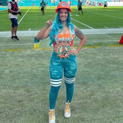 Allie🐬 #MiamiDolphins 2022 Fan of the Year 🏈 @swfldolfanclub boss lady 🍻 IG: Dolphreaky 🧡 Pharmacist, wife & mom 💕501c3: https://t.co/9fiCRSCEaM