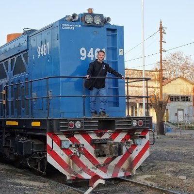 Técnico Electromecánico.
Aficionado al ferrocarril, sus trenes, su infraestructura, su operación y su normativa. 
Mitrero del FCCA.