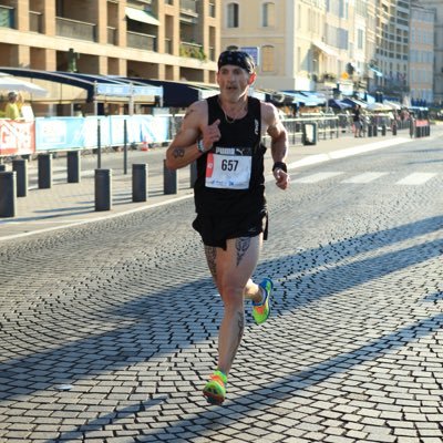 61ans-MASTER 5-5 km 00:19:29 - 10 km 00:39:39 - half 01:29:49 (01:28:37 à l’entraînement)- Marathon 03:16:09
