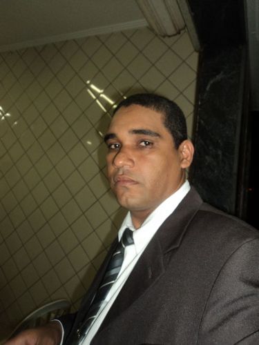 pastor auxiliar da 13ºieq de governador valadares,casado,com a PRa elaine,pai dedicado ,pois eu e minha familia servimos ao senhor!!!