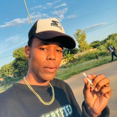 FREELANCE MODEL | STYLIST | ENTREPRENEUR
Handle my business in casual don't suit up.😎
DM for prepaid promo/collaborations 📩
Instagram @atlangsegone