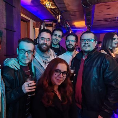 Estudiando en el Máster de abogacía,amante de los videojuegos