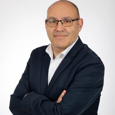 -Diplomado en Magisterio especialidad Educ. Física
-Técnico Superior administrativo