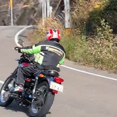 バイクはカワサキW400に乗っています。 車はスズキJB23とホンダのS660モデューロ.X 2020’です。ドローンはファントム4です。日本蜜蜂の生態を勉強しています。 ドローン検定1級、2等無人航空機操縦者技能証明書、4級アマチュア無線免許、衛生管理者、2級ボイラー、危険物乙4類、大型自動車、大二輪、大特、他