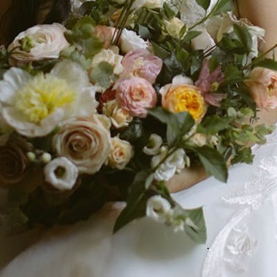 xinraninchina's profile picture. 對面走來一個人，撞上了叫愛情 對面來了一輛車，撞上了叫車禍 可惜車與車總是相撞 人與人卻總是相讓 希望总与人相撞的一个人