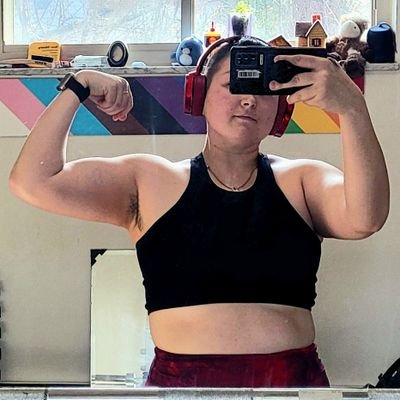 An angry and overstimulated non binary creature. Living to overshare, get stronger and touch cool rocks. (if you think I'm hot you're queer 🤷)