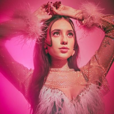 naialika's profile picture. (she/her) go stream “Moonshine”🤠