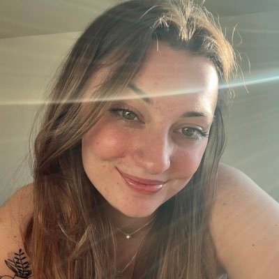 __issabella's profile picture. 