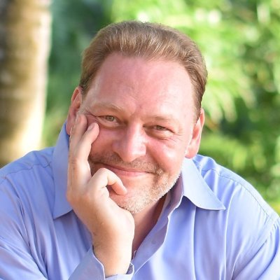 ArtOfSchroeder's profile picture. Coaching für Unternehmer, Experten, Akademiker.
Ich bringe komplexe Themen auf den Punkt – damit dein wahrer Wert verstanden wird und zum Handeln inspiriert.