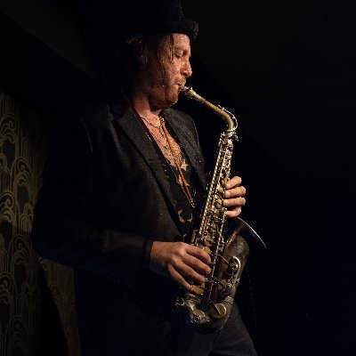 Saxophonist - Composer - Sound maker

🎷Jazz funk electro 🎚 experimental stuff ⚡
🎵 Vinš un Viņa & mister Goldhand