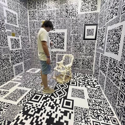 EasyWrld's profile picture. 🌐