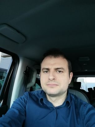 ingeniero electrónico, guía turístico y conductor