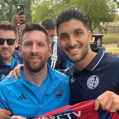 fan account de nicolas tijeretas blandi