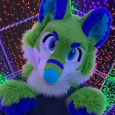 DesoTheHusky's profile picture. Just some 25 year old dumb Midwest husky! Suit by @GemAntelope, base by @SereStudios🏳️‍🌈❤️🧡💛💚💙💜🏳️‍🌈 🚲 🔞  https://t.co/u2pwI8rMAA