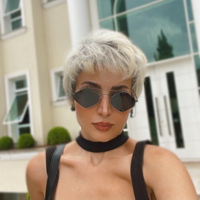 Mulher Vida Liberdade زن زندگی آزادی Makeup artista iraniana que mora no Brasil desde 2012. sou uma mulher, que vive para dar voz a outras